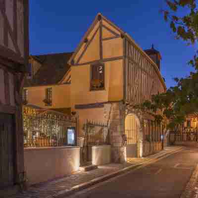 Hôtel Aux Vieux Remparts Hotel Exterior