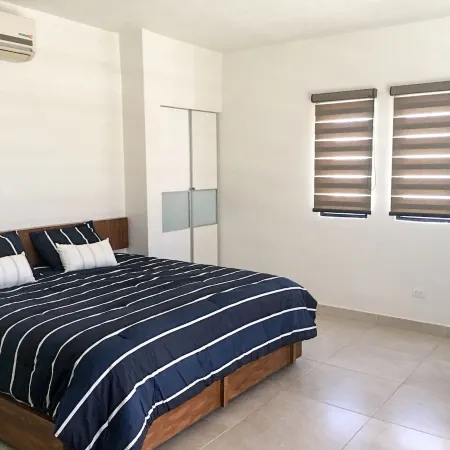 Big House Pool  Grill, 4 Bedrooms 12 Ppl AC Ocean View TV Wifi
