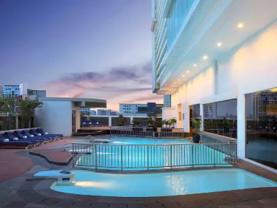 Novotel Jakarta Gajah Mada Hotel dekat Toko Merah
