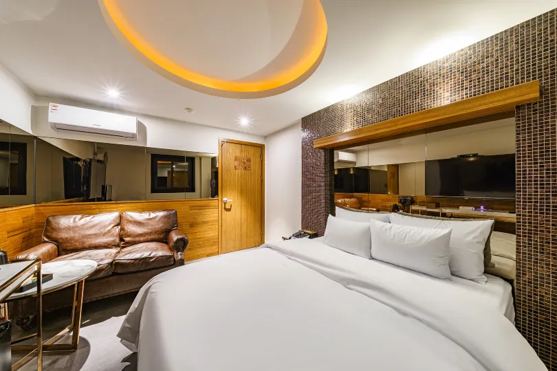 Newmond Hotel