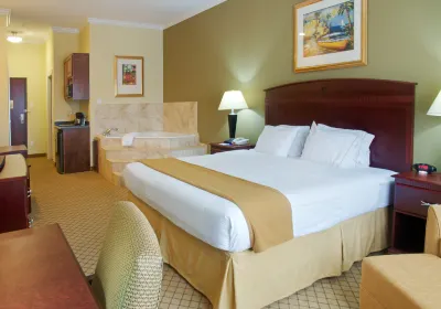 Holiday Inn Express & Suites Winnie