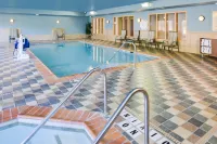 Holiday Inn Express & Suites URBANA-CHAMPAIGN (U OF I AREA) by IHG - Swimmingpools