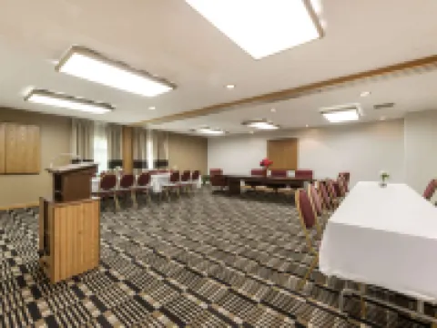 Quality Inn & Suites Hotels in Portage