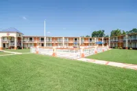 Rodeway Inn & Suites Greensboro Southeast