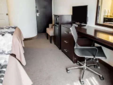 Quality Inn Bridgeport-Clarksburg Hotels in Clarksburg