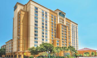 La Quinta Inn & Suites by Wyndham San Antonio Riverwalk