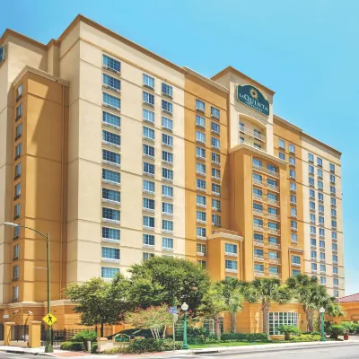 La Quinta Inn & Suites by Wyndham San Antonio Riverwalk Hotels near Mission Stadium