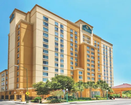 La Quinta Inn & Suites by Wyndham San Antonio Riverwalk ベアのホテル