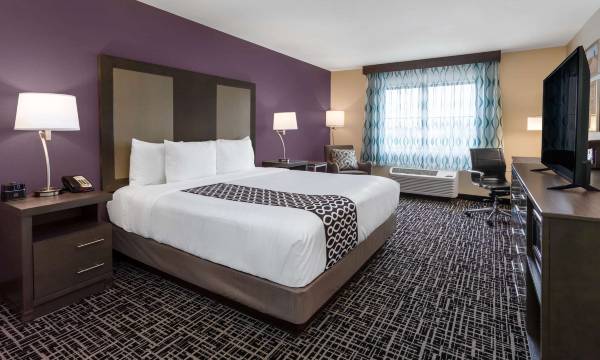 La Quinta Inn & Suites by Wyndham Wichita Airport
