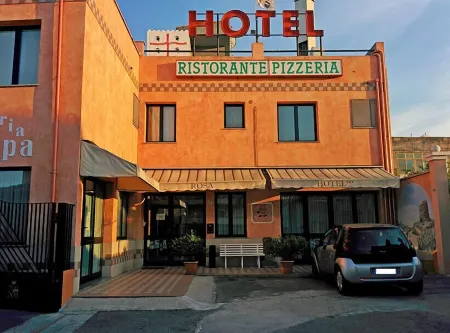 Rosa Hotel Отели рядом с достопримечательностью «Maramura»