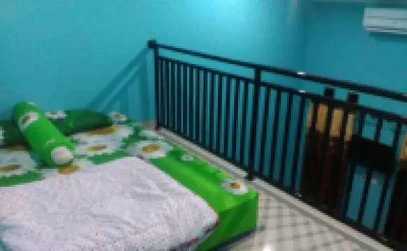 Penginapan Keluarga 215
