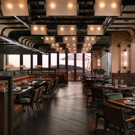 Sheraton Hong Kong Tung Chung Hotel Отели рядом с достопримечательностью «Аутлет Citygate»