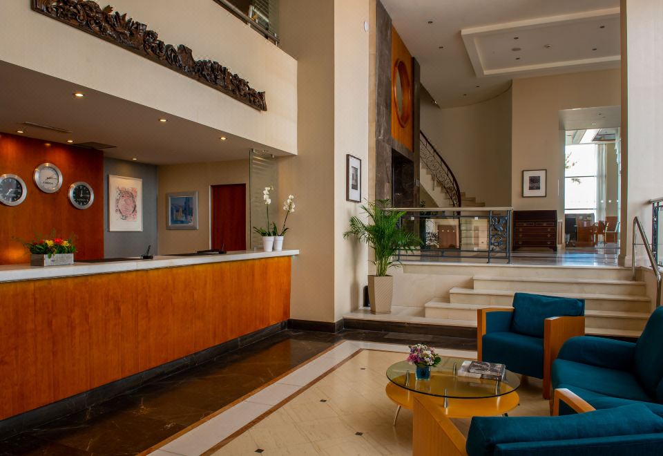 키오스 찬드리스의 시즌별 야외 수영장