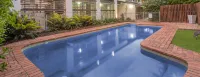 โรงแรมแอร์พอร์ตอินเตอร์เนชั่นแนลบริสเบน - ที่มีสระว่ายน้ำ