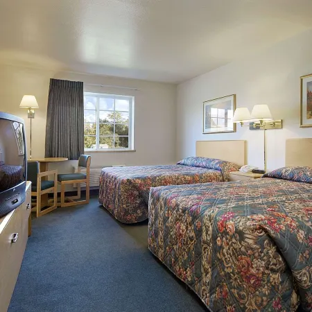 Super 8 by Wyndham Ava