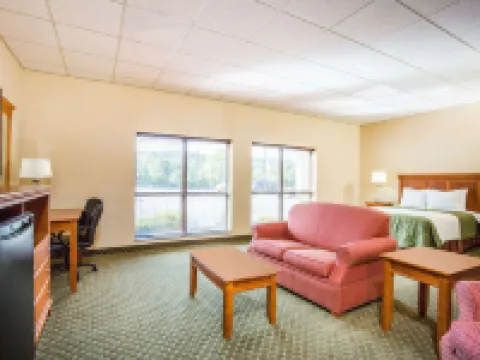 Days Inn & Suites by Wyndham Sutton Flatwoods Hotels in Braxton County