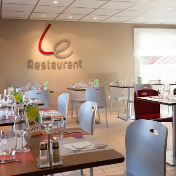 Campanile Villejust - ZA Courtaboeuf