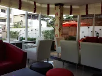 โรงแรมเลอเลิศ ลิฟวิ่ง - ที่มีบาร์