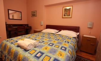 Split Apartments Peric - Housity