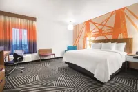 La Quinta Inn & Suites by Wyndham Waco Downtown - Baylor Hotels in Waco