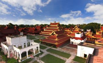 Royal Naungyoe Hotel