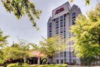 Hampton Inn & Suites Atlanta/Duluth/Gwinnett County Hotel berhampiran Indian Trail Square