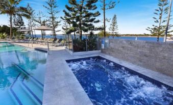 Silvershore Apartments on the Broadwater