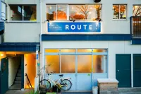 Route - Cafe and Petit Hostel Hôtels à : 