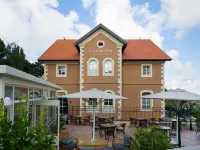 Carmella Spa & Boutique Hotel Hotels near Sculptures Garden