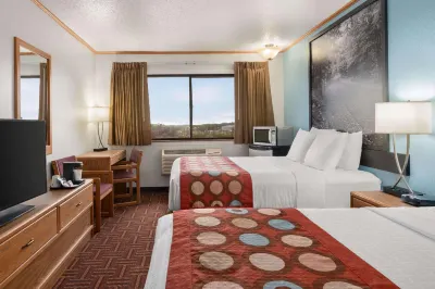 Super 8 by Wyndham Eveleth Hotels in 