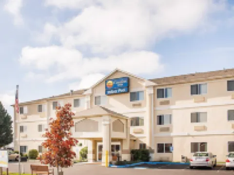 Comfort Inn Medford North Hotels near Rogue Valley International-Medford Airport