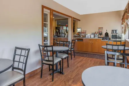 Super 8 by Wyndham Imlay City Отели в г. Lapeer County