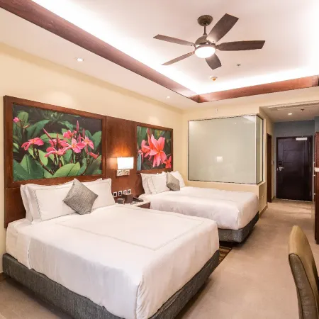 Surfrider Resort Hotel
