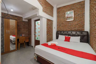 RedDoorz Syariah Near Jalan Asahan Pematang Siantar Hôtels à : East Siantar