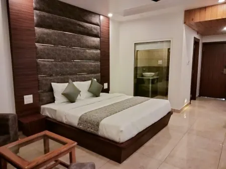 D Canal Inn Отели рядом с достопримечательностью «Dharamsala War Memorial»