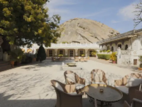 ラウラ ナーライ パリのホテル