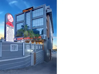 Hotel Floral Park فنادق في Pala