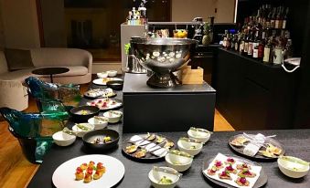 Bacã Suites, Restaurant & Bar