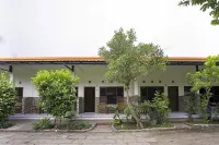 Hotel Tentrem Syariah - Bãi đậu xe