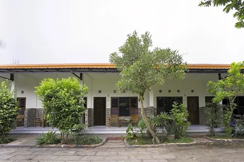 Hotel Tentrem Syariah - parking