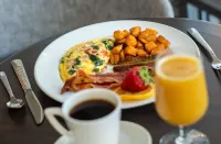 Hilton Garden Inn Denver/Cherry Creek - breakfast