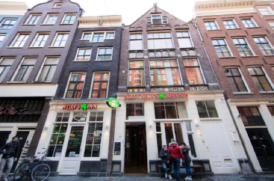 Durty Nelly's Inn Отели рядом с достопримечательностью «Мост Питон»