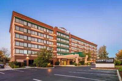 Courtyard Portland Airport Hotels near Lakeside Gardens