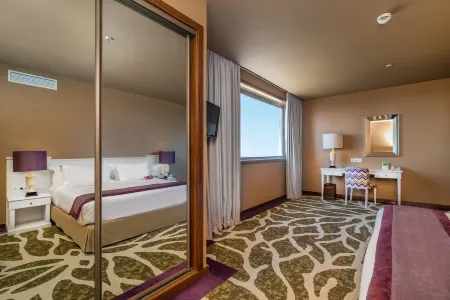 Holiday Inn Porto - Gaia Отели рядом с достопримечательностью «Jardim do Infante Dom Henrique»