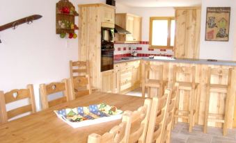 Chalet with 3 Bedrooms in Risoul, with Wonderful Mountain View, Furnis