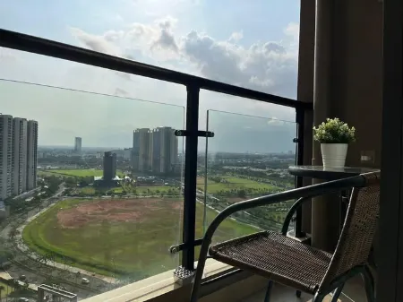 Joey Studio at Sky House Apartment BSD Отели в г. Cisauk