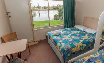 Moruya Waterfront Hotel Motel