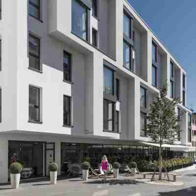 Base Nyon Hotel Exterior