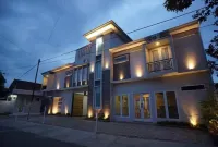 De Nanggela Guest House Syariah Hotel dekat Toko Sahara