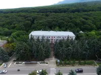 Korpus Zhemchuzhina Kavkaza Resort Hotels in Zheleznovodsk